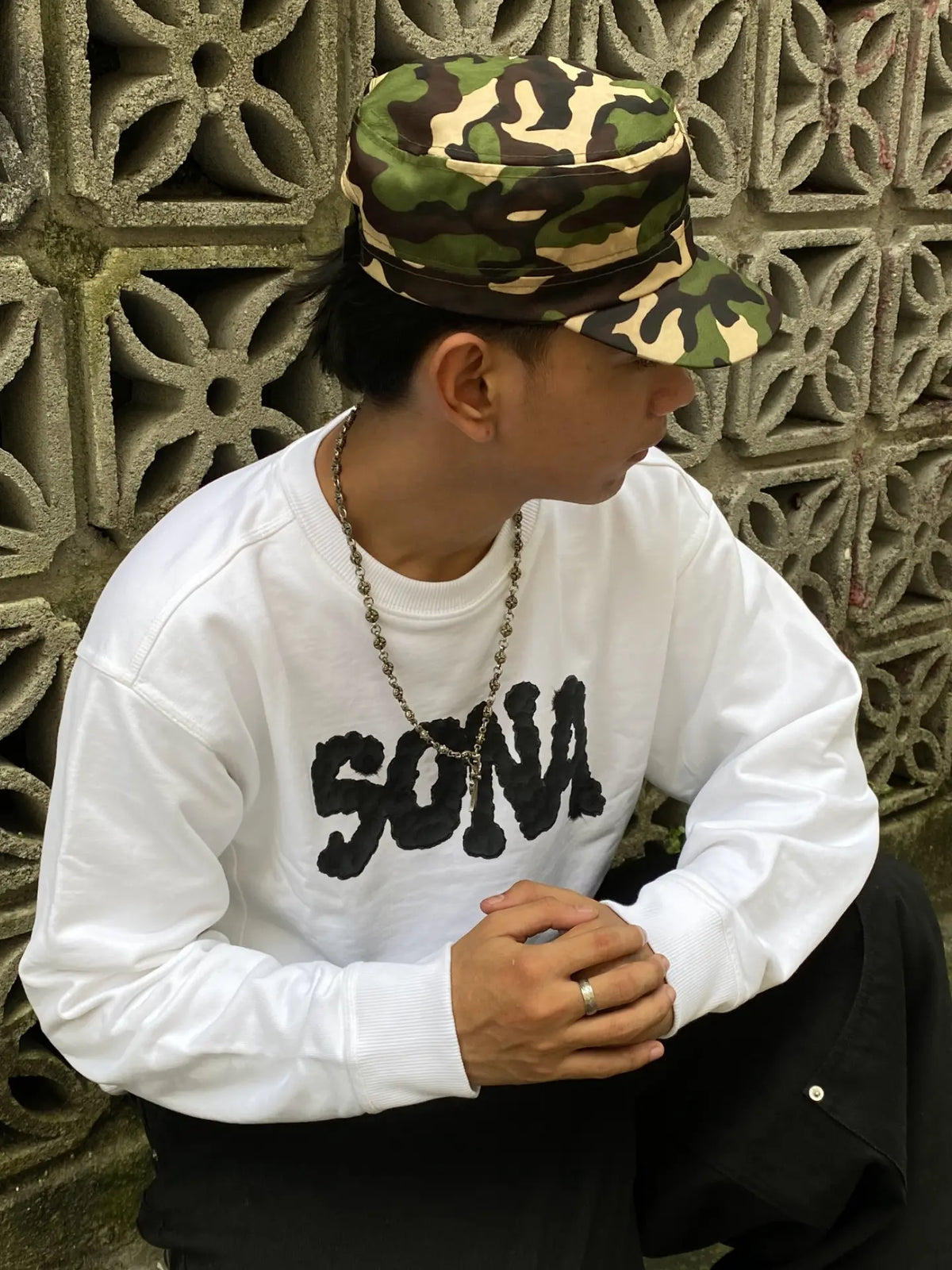 WHITE DIAMOND SWEATSHIRT