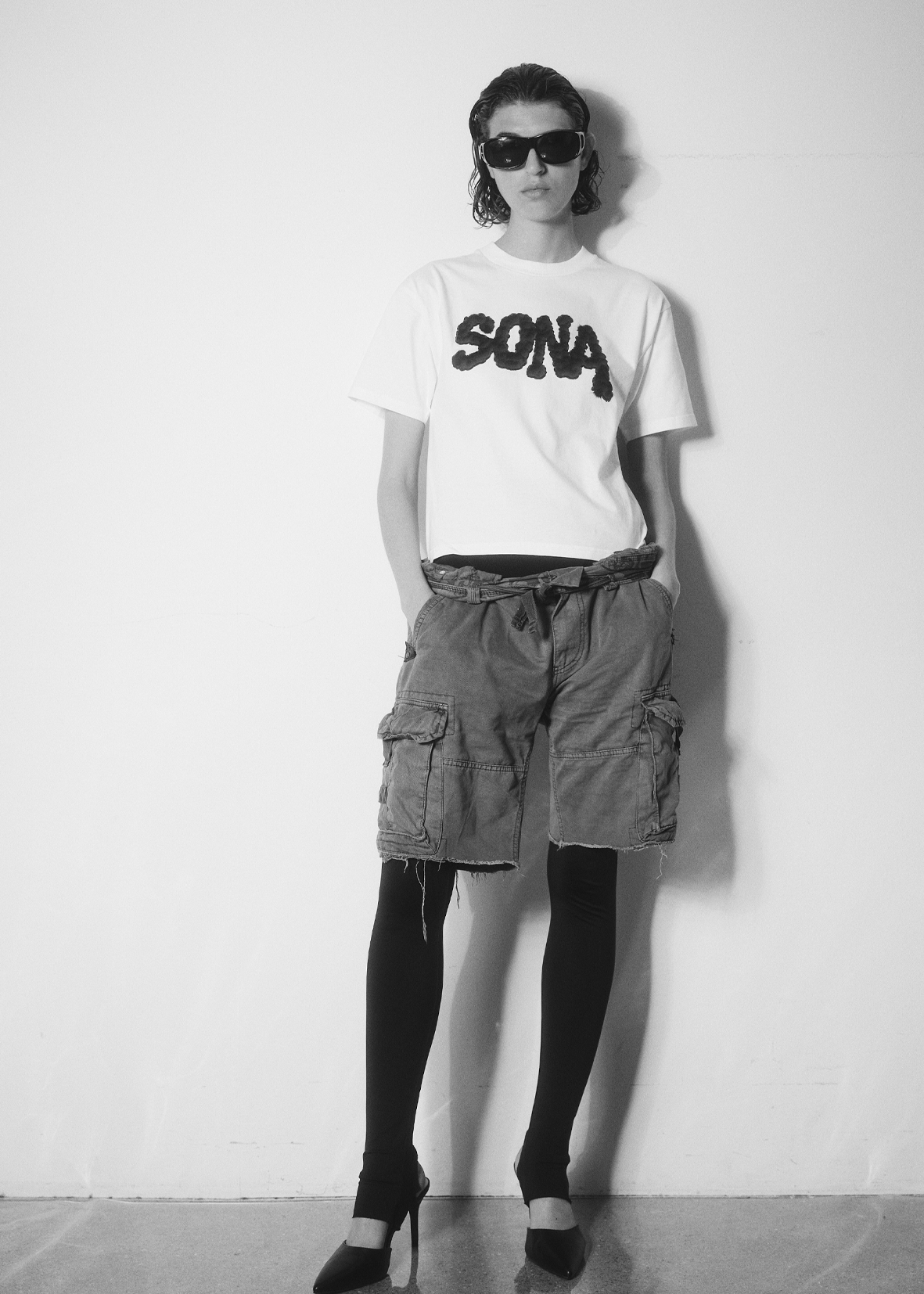 White casual tshirt diamond. Front