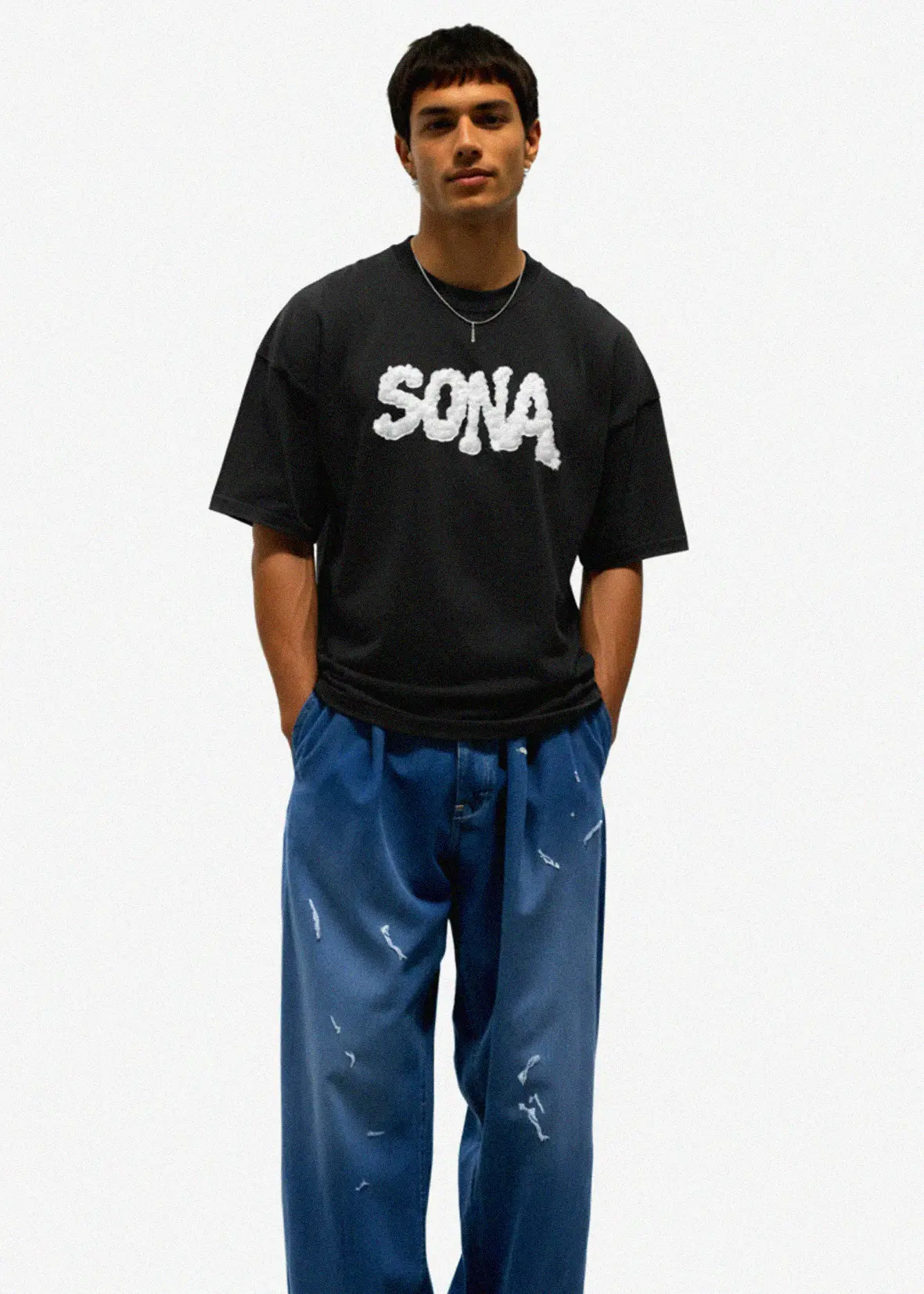 Sort Casual fit t-shirt med print på front, rund hals i kraftig og blød bomuld med Regular pasform.T-shirten har et oversized fit. Front