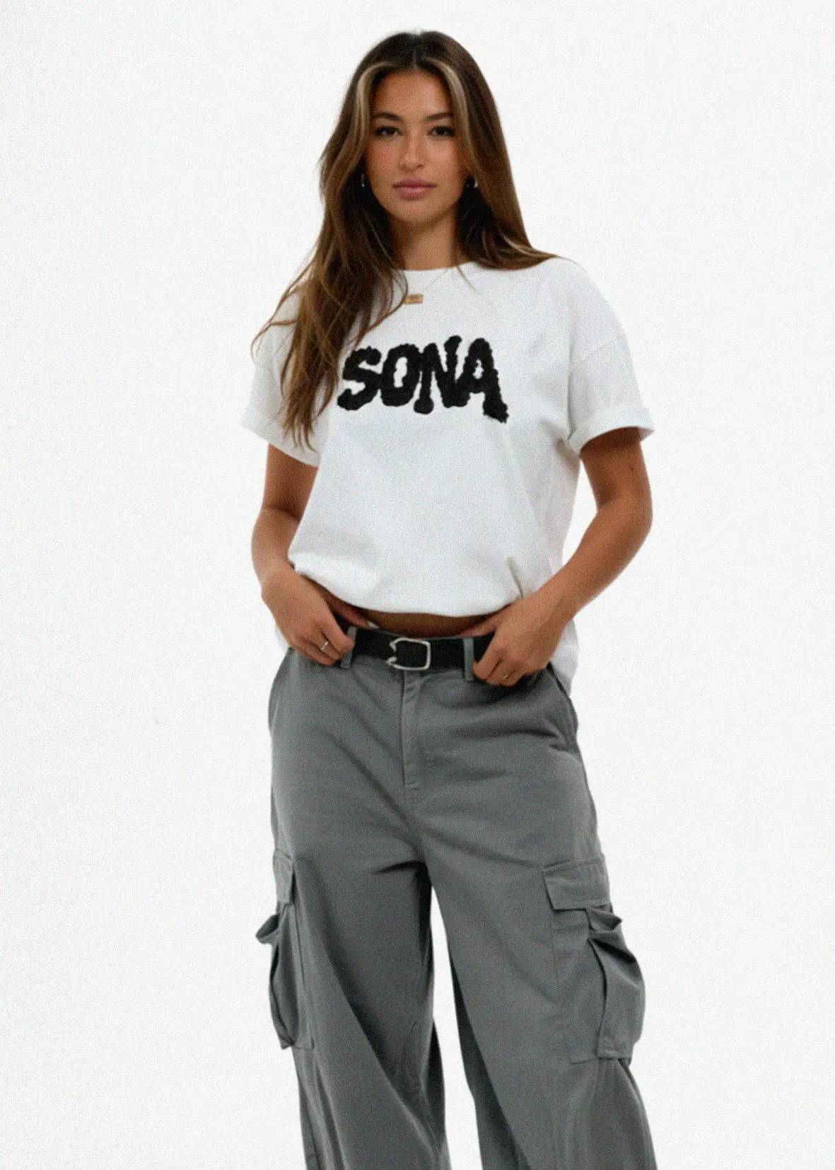 White casual tshirt diamond. Front